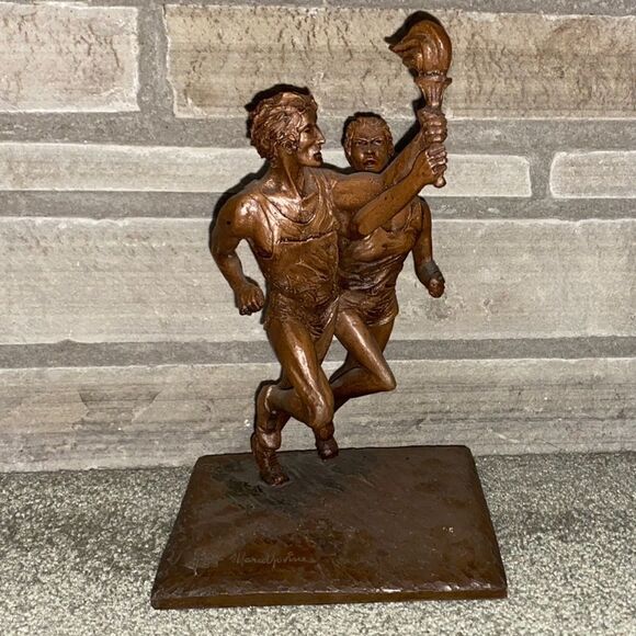 Olympics Passing The Torch Running Sculpture Jovine - Picture 1 of 9